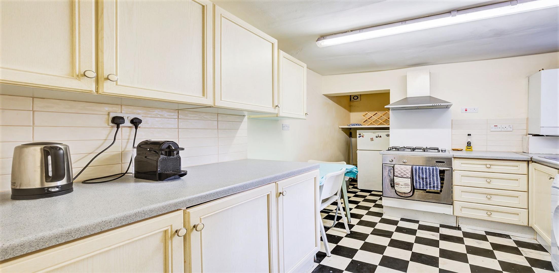 			1 Bedroom, 1 bath, 1 reception Flat			 Marylands Road, MAIDA VALE